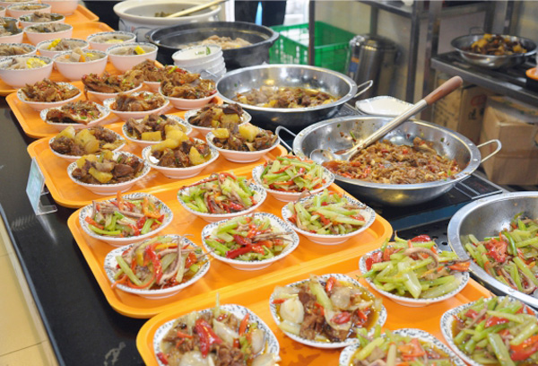 選對食堂承包企業(yè)，標準化公司員工餐飲管理